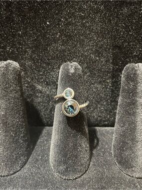 Touchstone by Swarovski Curled up Ring